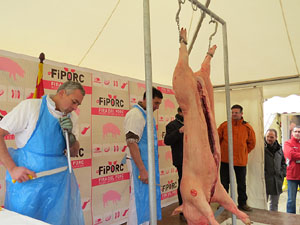 Fira del Porc FIPORC 2015. Demostraci&oacute; de l'especejament d'un porc