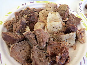 Fira del Porc FIPORC 2015. Elaboraci&oacute; de greixons, botifarres i carn de perol