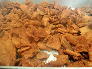 Fira del Porc FIPORC 2015. Elaboraci&oacute; de greixons, botifarres i carn de perol