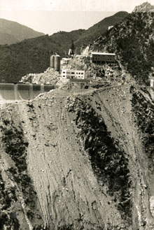 Obres de construcció del pantà de Susqueda. 1965
