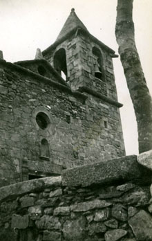 Vista de l'església de Sant Martí Sacalm. 1943